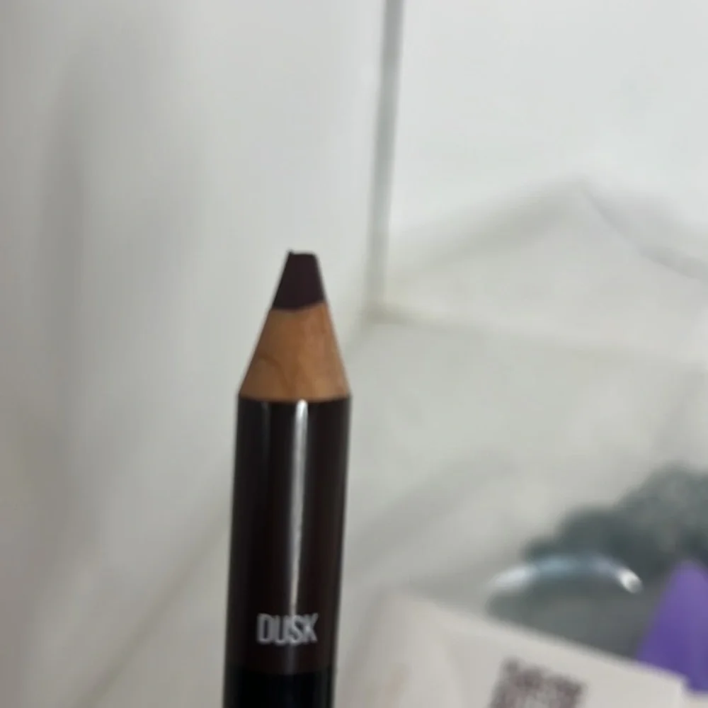MAKE-UP BUNDLE NAME BRANDS